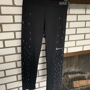 Nike pro capri length leggings